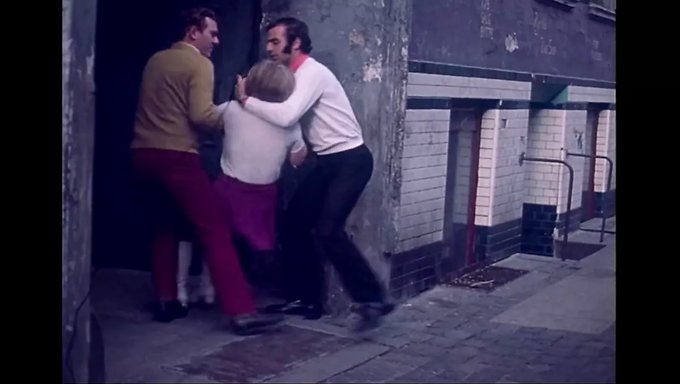 Avrupalı Kaslı Adamla Retro Gay Üçlü