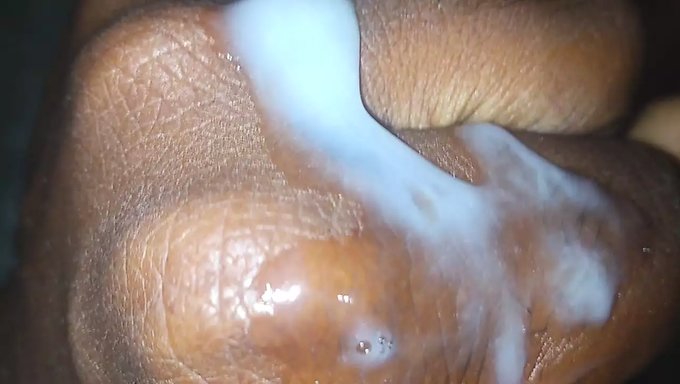 Afrikalı Genç (18+), Büyük Yarak Tarafından Klitorisini Ve Poposunu Siktiriyor