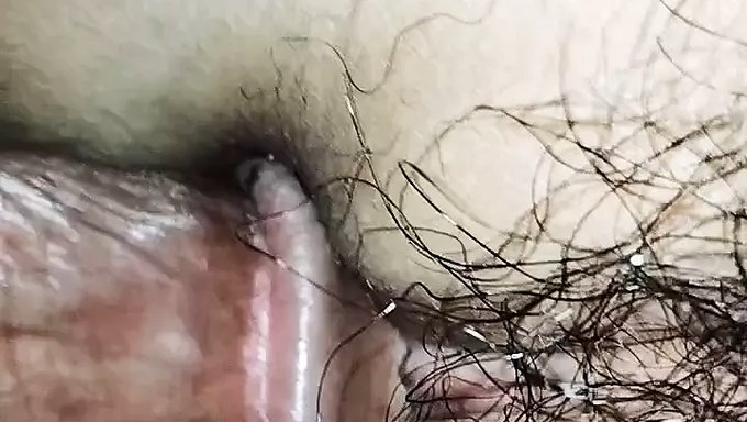 Büyük Göğüslü Biseksüel Kız Sıkı Amını Parmaklatıyor