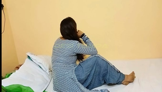 Hintli Porno Yıldızı, Otel Odasında Azgın Komşusuyla Yoğun Orgazm Yaşıyor