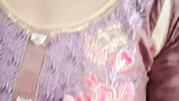 Genç (18+) Anal Sikiş Ve Am Oyununun Tadını Çıkarıyor