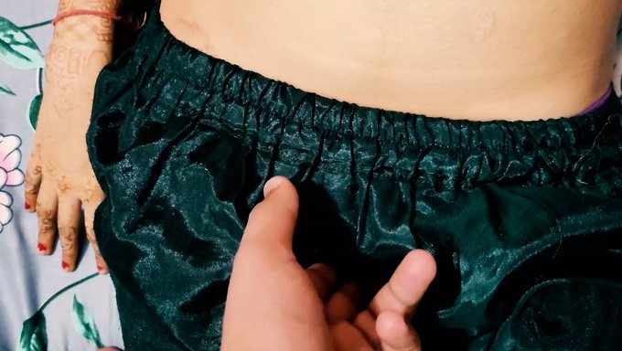 Sote Hue Bhabhi'Nin Ev Yapımı Masajı Ve Oral Seksle Kirli Eğlence