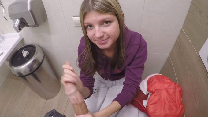 Penis Için Para: Büyük Yarak Küçük Göğüslü Bir Genç Kızı Beceriyor