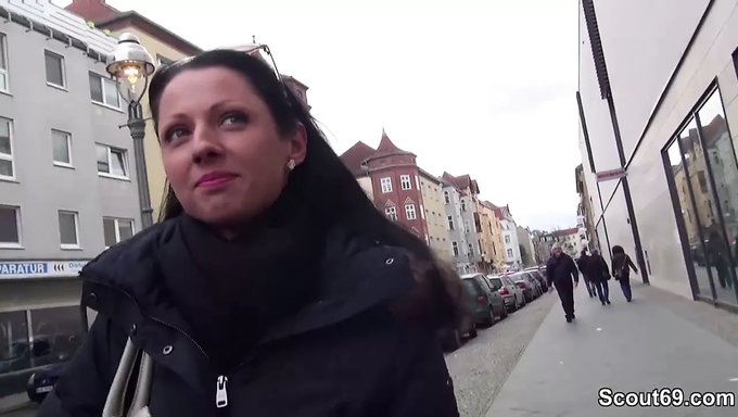Alman Genç Izci, Açık Havada Anal Seks Için Baştan Çıkarıldı