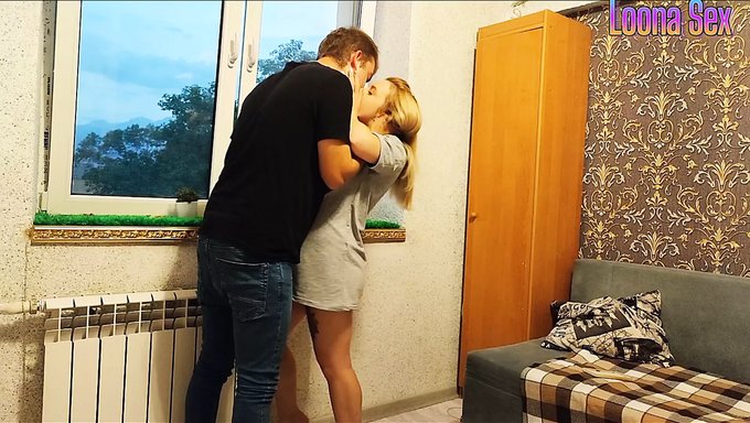 Koca, Genç Karısını Sert Bir Şekilde Beceriyor