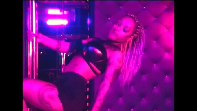 Fahişenin Göt Deliği: Yarı Porno Rap Videosu