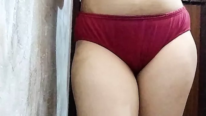 18 Yaşındaki Asyalı Kız Bu Hint Porno Videosunda Cunnilingusun Tadını Çıkarıyor