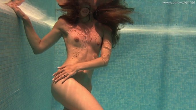 Sıcak Rus Genç (18+) Halka Açıkta Yaramaz Oldu