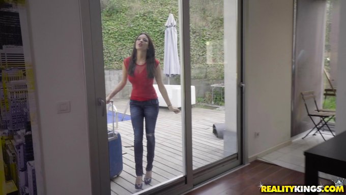 Büyük Bir Popoyu Parmaklamak: Anissa Kate Ile Masaj Zamanı