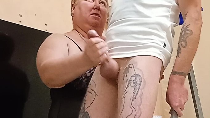 Şişman Bir Anne, Oğlunun Yarrağıyla Yaramaz Oluyor