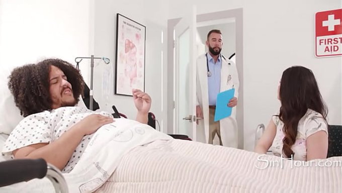Doktor Kuralı Çiğnedi Ve Hastayı Sikişledi.