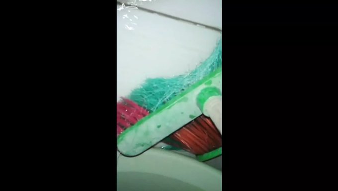 Arap Kız Büyük Bir Yarrağı Kıçına Alıyor