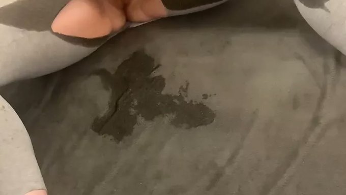 18+ Genç, Kendini Seks Oyuncaklarıyla Tatmin Ediyor