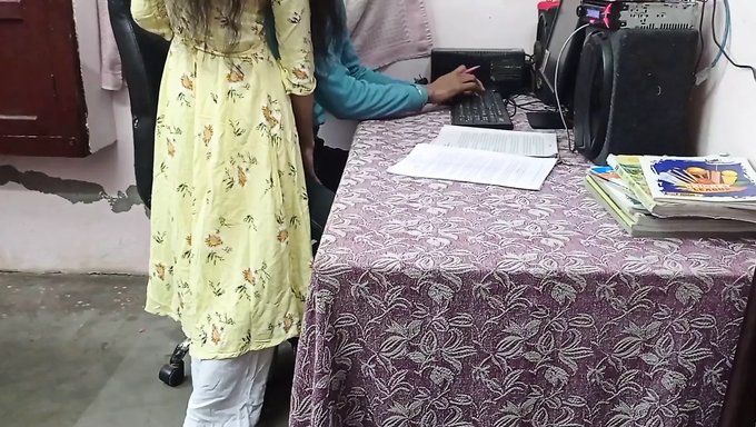 Patronun Genç Ofis Asistanı Sonia Ile Baştan Çıkarması Ve Cinsel Karşılaşması - Hintli Sert