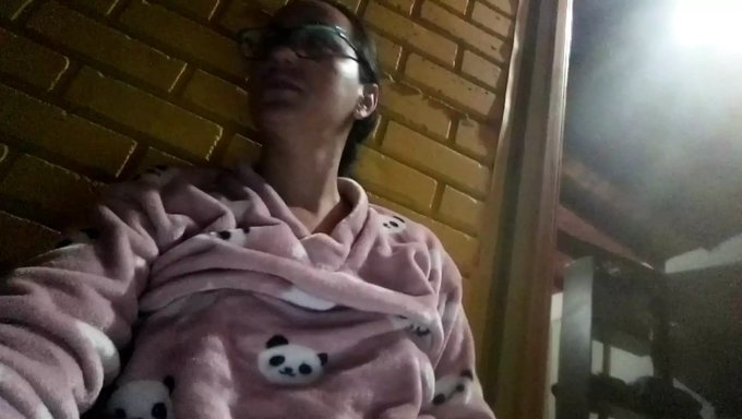 18'Lik Üniversiteli Kız Balkonda Mastürbasyon Yapıyor