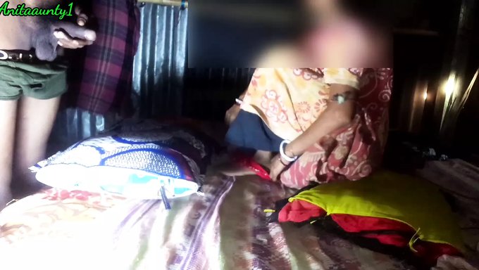 18 Yaşındaki Amatör Hint Büyükanne Sana Sakso Çekip Arkadan Boşalıyor