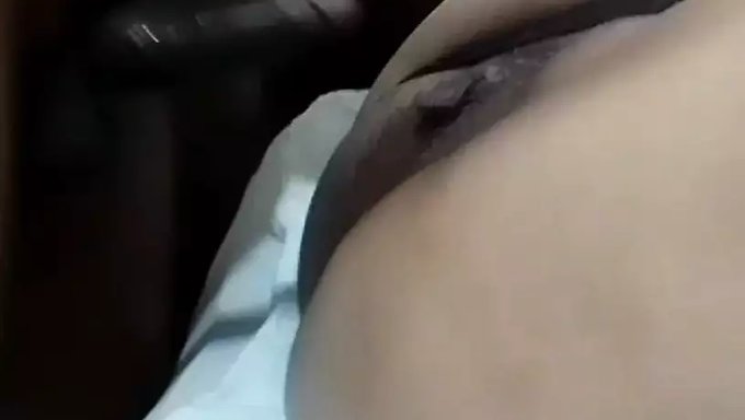 Büyük Klitorisi Olan Milf, Sıcak Bir Videoda Yarak Ve Sıvazlama Keyfini Çıkarıyor