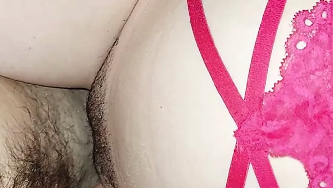 Alman Genç, Tek Başına Oyun Için Bağlama Ve Dildo Kullanıyor