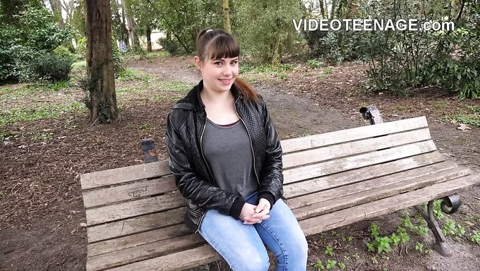 Kahverengi Saçlı Bir Gençle Anal Zevk Için Seçmeler (18+)