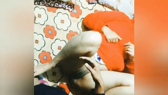 18 Yaşındaki Hint Kızları Desi Üniversiteli Çiftle Kirleniyor