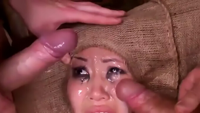 Büyük Doğal Göğüslü Asyalı Milf Çift Penetrasyon Videosunda Bağlanıp Cezalandırılıyor