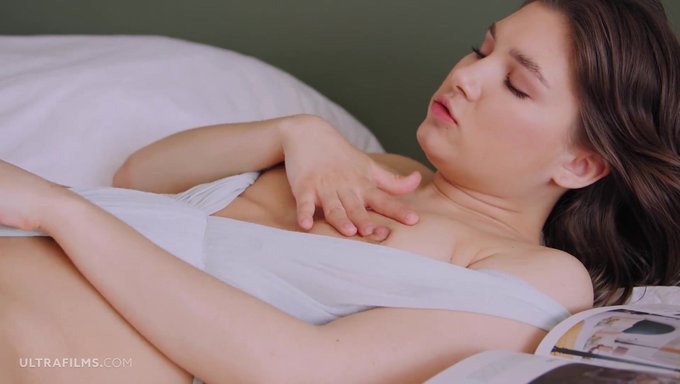 Ellie Luna'Nın Kamera Karşısında Inanılmaz Solo Oyunu