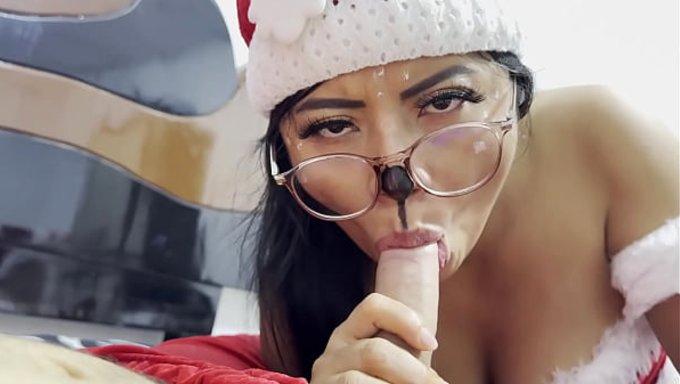 Noel Baba'Yı Evimde Yakaladım, O Da Amımı Yedi.