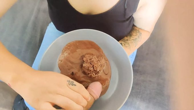 Büyük Popolu Milf Ile Sakso Ve Yutma Eylemi