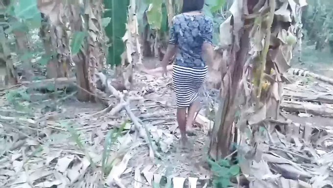 Sri Lankalı Genç Kız El Işi Ve Sert Sikiş Alıyor