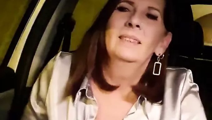 Olgun Bir Milf Ile Açık Havada Zevk