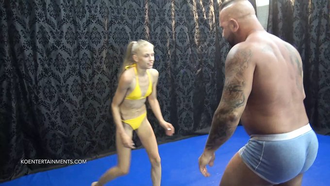 Zsolts Maledom Ve Bonnie Dolce, Acı Verici Ve Kötü Bir Tutum Videosunda