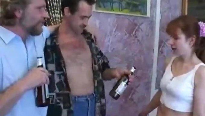 Kızı Üvey Baba Ve Eniştesinin Tabu Isteklerine Teslim Oluyor