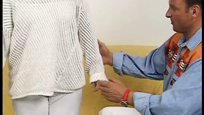 Kıvrımlı Dasy'Nin Dildo Ile Baştan Çıkarıcı Performansı
