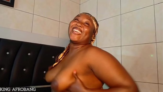 Miss Debz, Tombul Amını Pov'Dan Parmakladı, Sulu Siyahi Götünü Sergiledi.