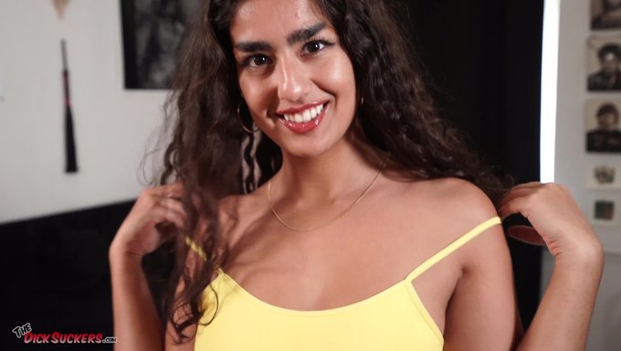 Esmer Güzellik Luna Silver, Bu Pov Videosunda Derin Boğaz Oral Seks Yapıyor