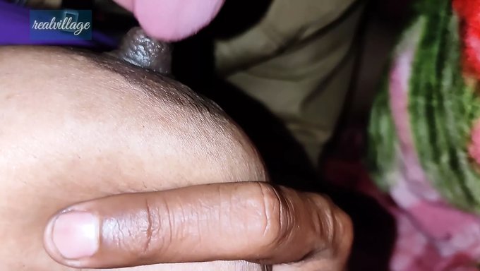 18 Yaşındaki Urmila Bhabhi'Nin Göğüslü Güzelliği Ve Duygusal Konuşması Sıcak Bir Videoda