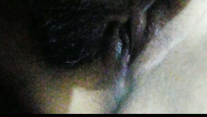 18+ Hintli Kız Bhabhi'Nin Göğüslerini Ve Amını Emiyor