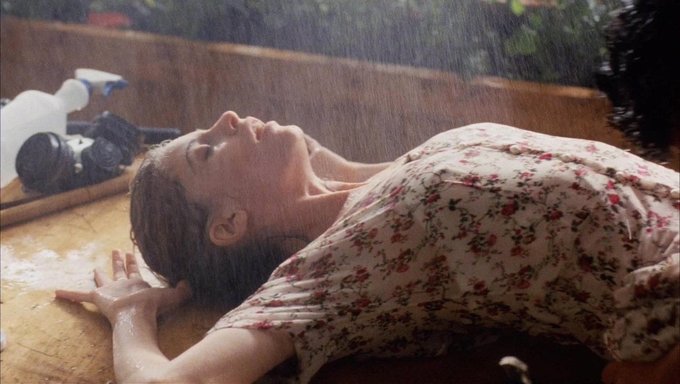 Helen Slater'In Meme Uçları Bu Amerikan Porno Videosunda Sergileniyor