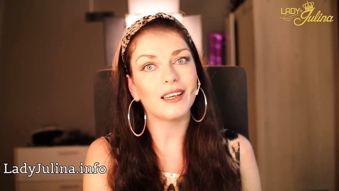 Femdom Hanım Lady Julina Bu Bdsm Videosunda Cocksucking Öğretiyor