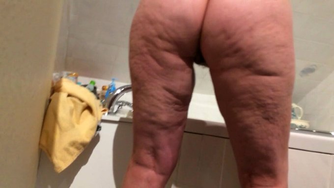 Astrid'In Seksi Poposu Beceriliyor