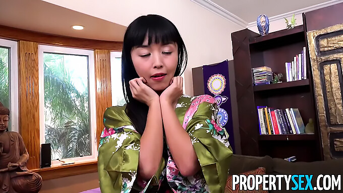 Bu Amatör Japon Seks Kasetinde Sakso Ve Pov Eylemi