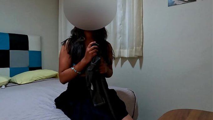 Casting 002 - Laura, Utangaç Öğrenci, Bu Ateşli Sahnede Ilk Kez Oral Deniyor.