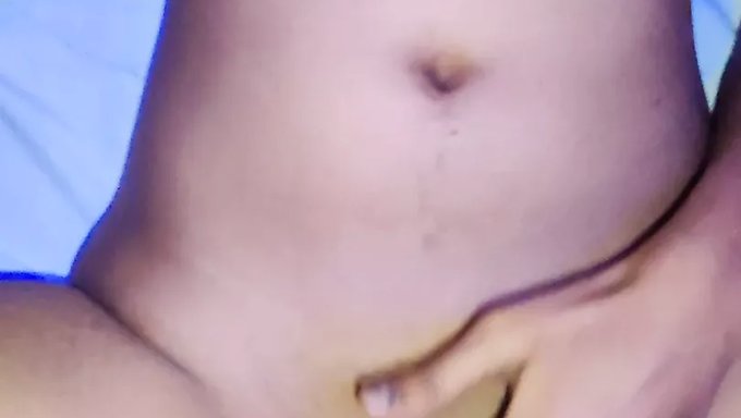 Hintli Üniversiteli Tatlı Kız Amını Sıkılaştırıyor Ve Beceriliyor