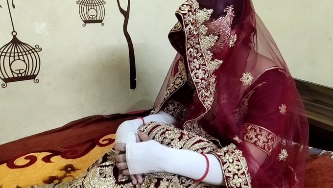 18 Yaşındaki Gelin Ve Damat, Ev Yapımı Bir Videoda Sert Seksin Tadını Çıkarıyorlar