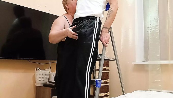 Olgun Bir Milf'In Penisimi Çekiştirerek Boşalana Kadar Ev Yapımı Videosu