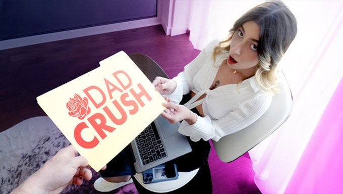 Üvey Babanın Kızı Alışılmadık Bir Yakın Ilişki Yaşıyor - Dadcrush Fragmanı