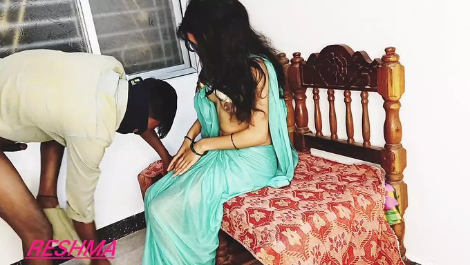Reshma'Nın 18 Yaşındaki Asyalı Partneri Bir Cowgirl Sürüşünün Tadını Çıkarıyor