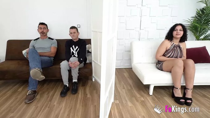 Lily Gözleri Bağlı Bir Yabancıyla Seks Yapmak Zorunda Kalacak!