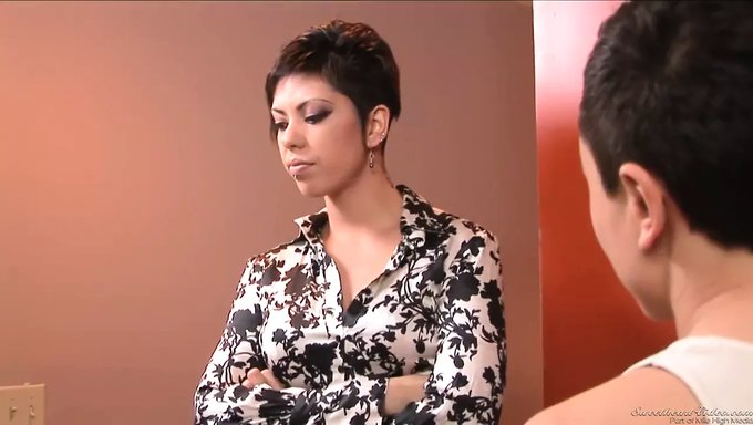 Şeker Baba Blakovich Ve Arkadaşları Kısa Saçları Ve Mastürbasyonun Tadını Çıkarıyorlar