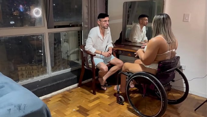 Doktor, Brezilya'Daki Ofisinde Engelli Bir Kızı Sikişiyor.